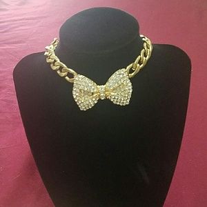 Cute bowtie necklace