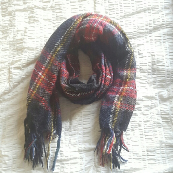 Oversized Plaid Scarf - Picture 2 of 3