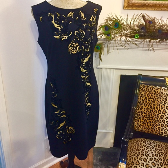 Carmen Marc Valvo Dresses & Skirts - 50% OFF TONIGHT!Carmen Marc Valvo Dress, Size 12