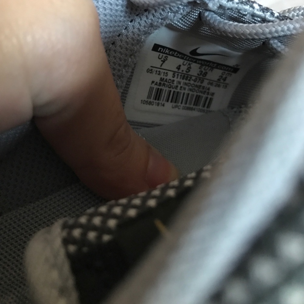 Nike Roshe One Sneakers - Picture 4 of 8