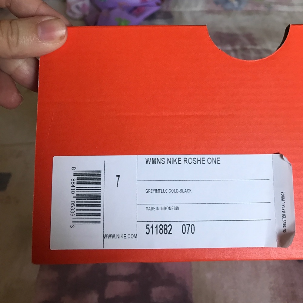 Nike Roshe One Sneakers - Picture 5 of 8