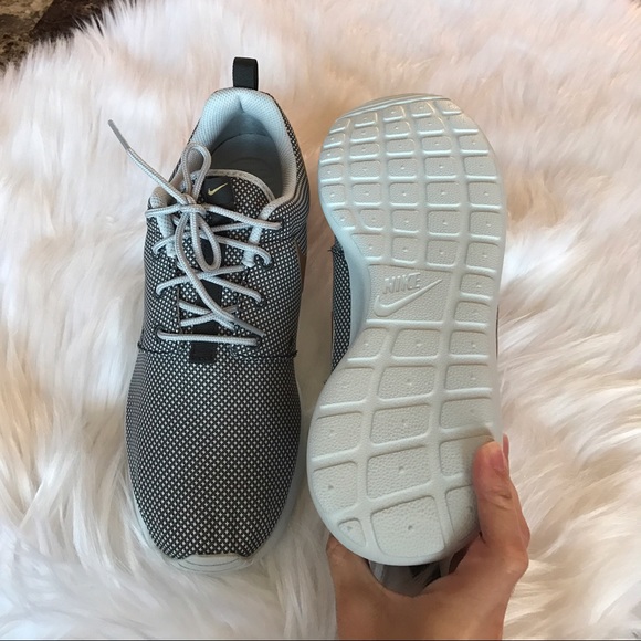 Nike Roshe One Sneakers - Picture 2 of 8