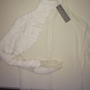 Gracia faux leather one sleeve mesh shirt. Fitted