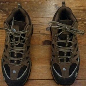 Size 9.5 The North Face hiking boots w/ Hydroseal