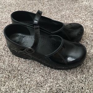 Black shiny dansko clogs