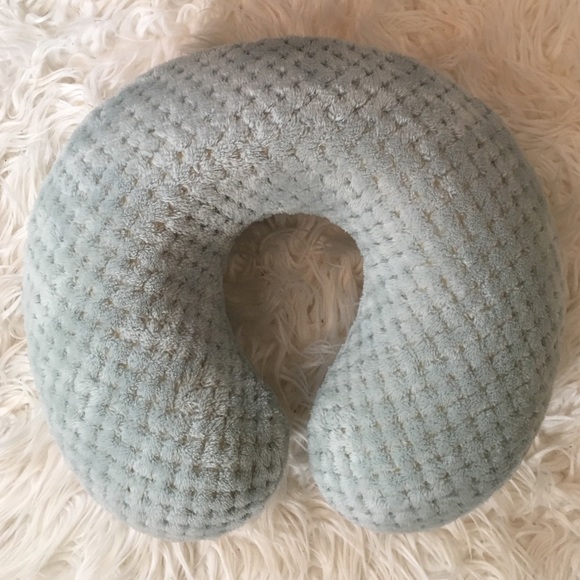 Fuzzy Neckpillow