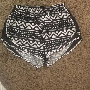 Patterned running shorts