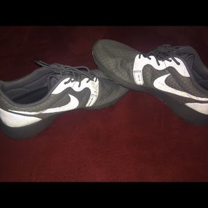 Grey Nike roshe one