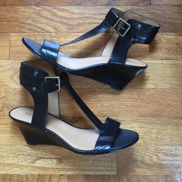 Nine West 8.5 black leather wedge sandals