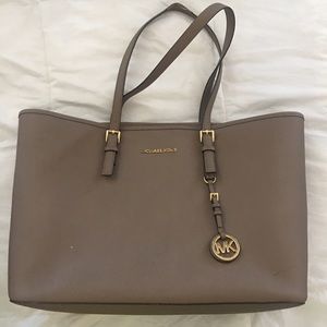 Michael Kors Jet Set Medium Tote