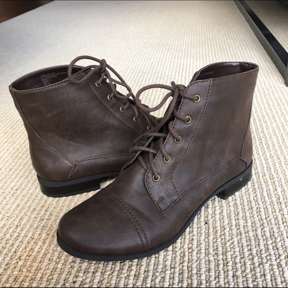 Brown vintage-style bootie
