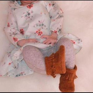 Minnetonka baby brown fringe booties! ❤️