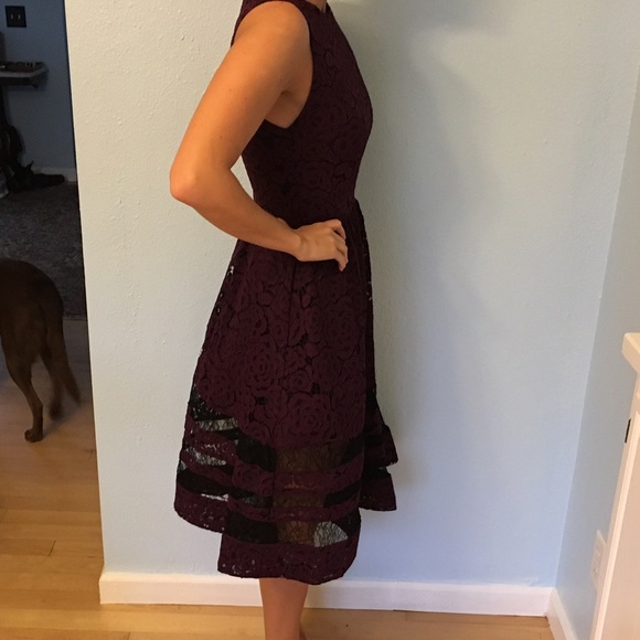 Alice + Olivia Odelia Lace Midi Dress in plum - Picture 2 of 4