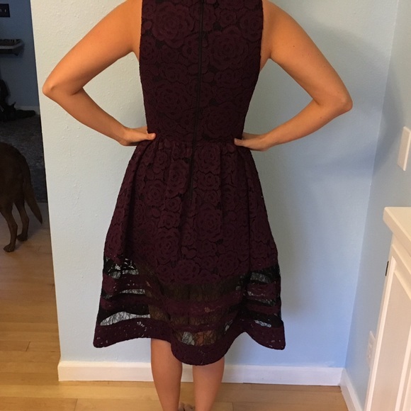 Alice + Olivia Odelia Lace Midi Dress in plum - Picture 3 of 4