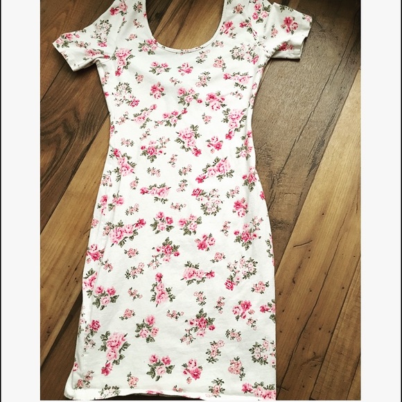 Body con floral dress 👗🌸🌸