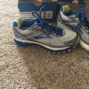 Brooks tennis shoes