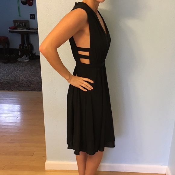 BCBGMAXAZRIA Black sleeveless midi dress - Picture 2 of 4