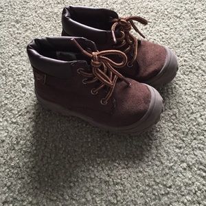 Oshkosh B'gosh boots size 8 gently used