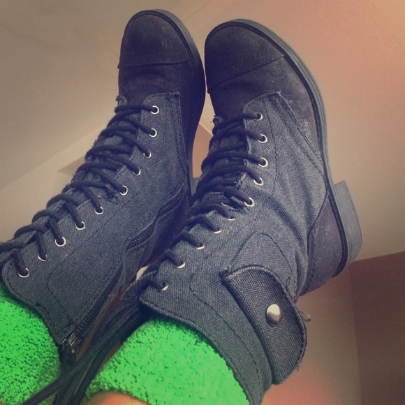 Roxy Shoes - Black Roxy Combat Boots with pocket Size 6