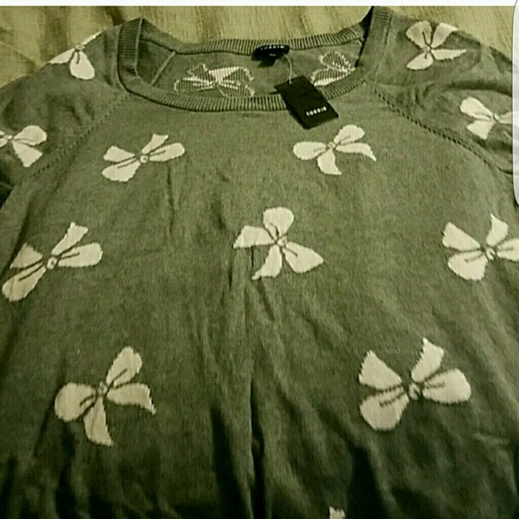 Sweater. .. Reserved