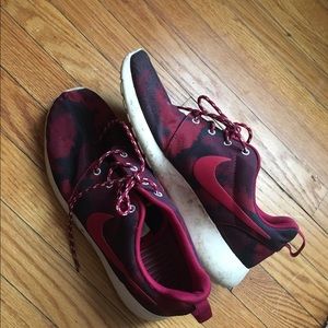 Nike roushe size 8