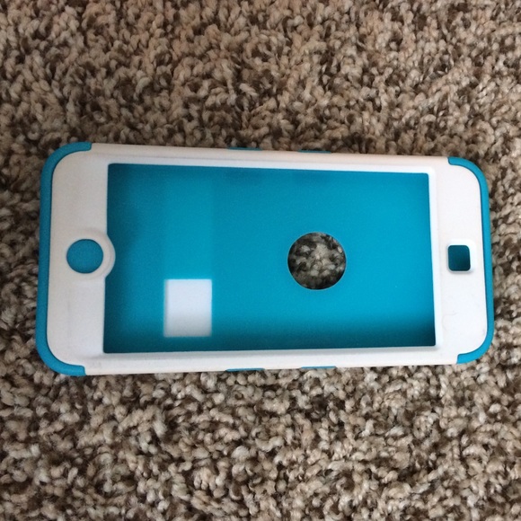 IPod 5/6 case (blue and white colored)