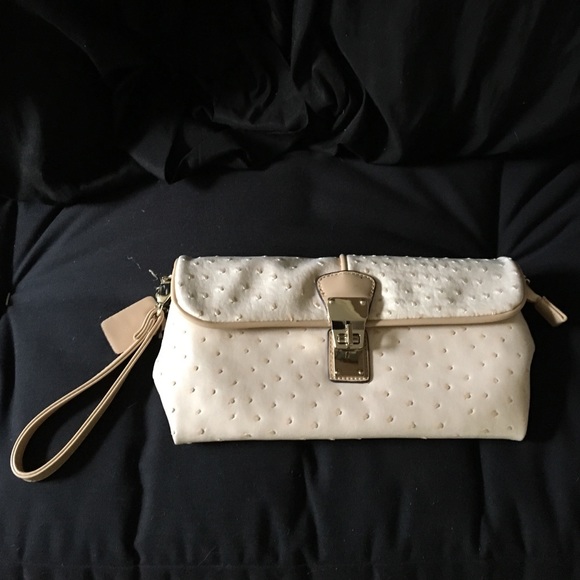 Buxton Angelina clutch