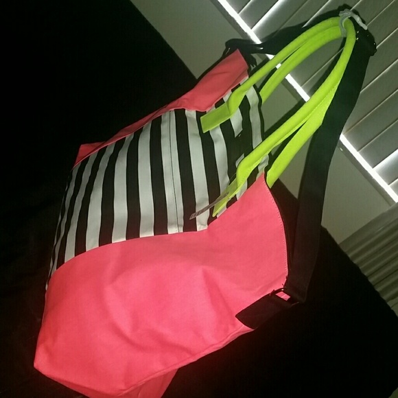 NEW! Extra Large Victoria's Secret Carry-All Bag - Picture 3 of 3
