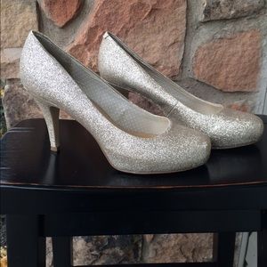 Steve Madden Sparkly Gold Pumps