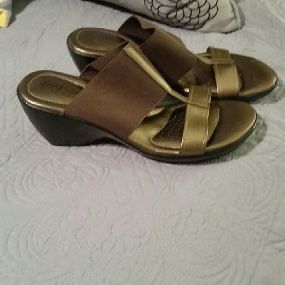 Sandles - Picture 2 of 4