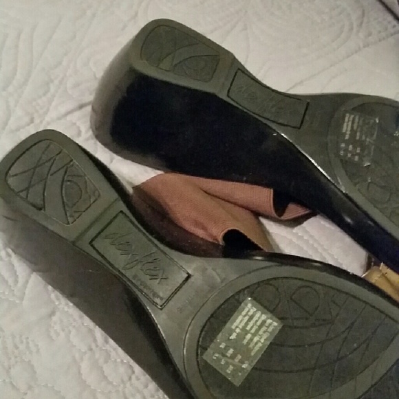 Sandles - Picture 3 of 4