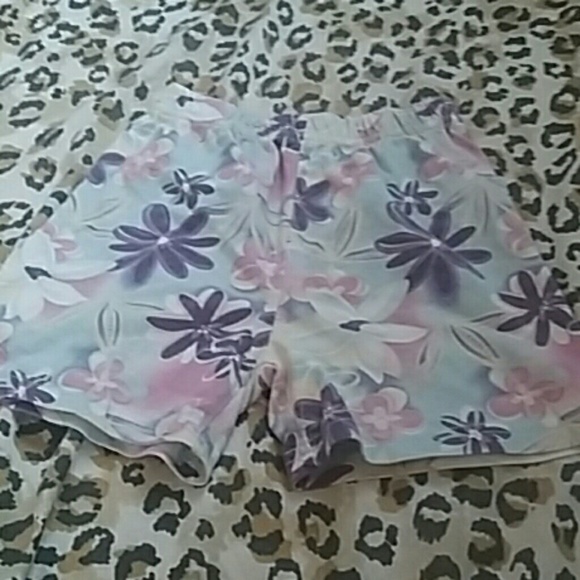 Boys Floral vacation shorts - Picture 1 of 3