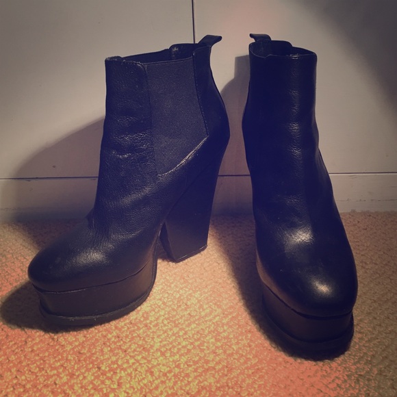 Matiko black platform boots sz 6