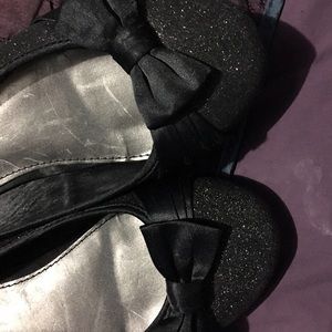 Glittering with a bow flats very good condition