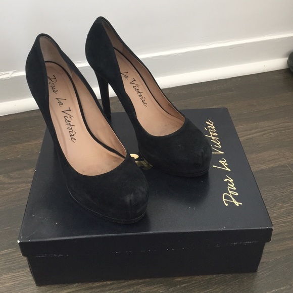 Pour la Victor 7.5 black suede pumps