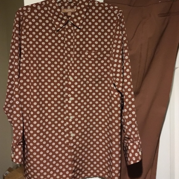 Big shirt and ankle-length slacks.