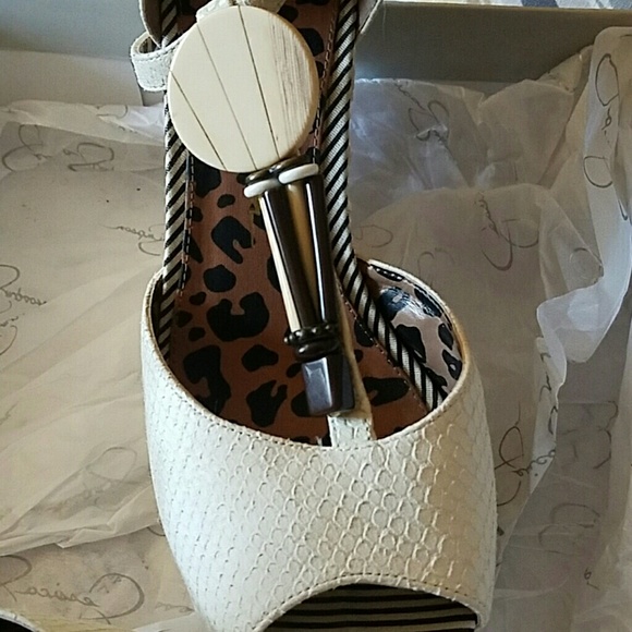 Shoes - Picture 2 of 3