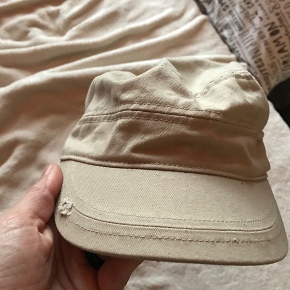 Tan hat.
