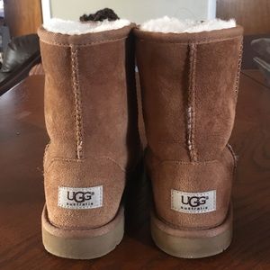 UGG CHESTNUT BOOTS