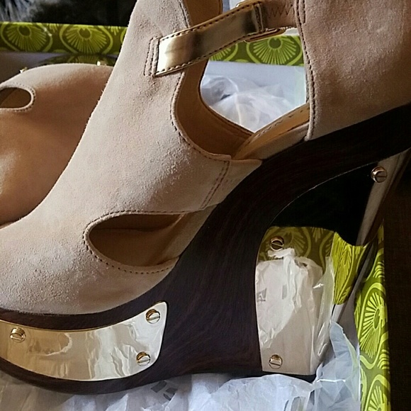 Suede wedge worn once