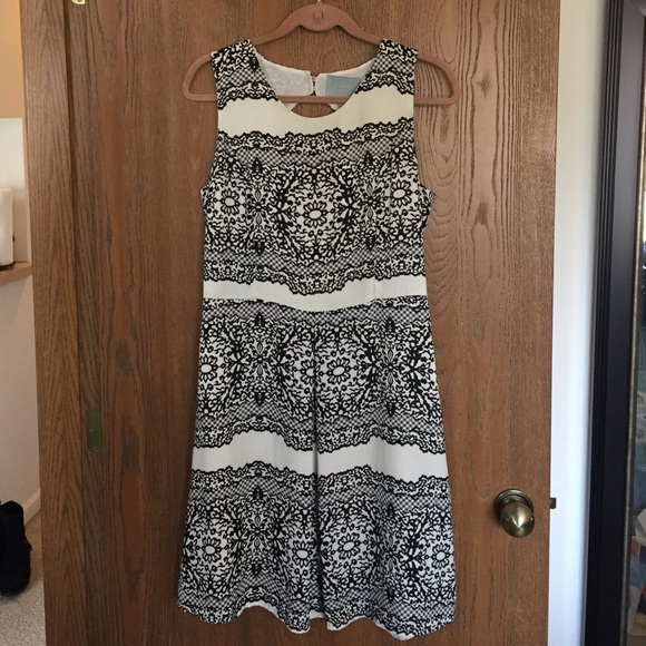 🆕 Dillard's a-line keyhole back lace print dress