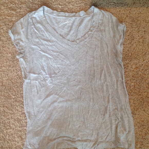 V-neck tee