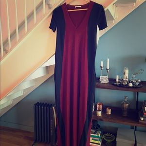 Full-length dress with great color combo & pockets