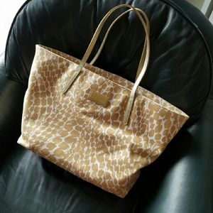 LILLY PULITZER Gold Giraffe Resort Tote