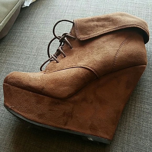 Wedge bootie