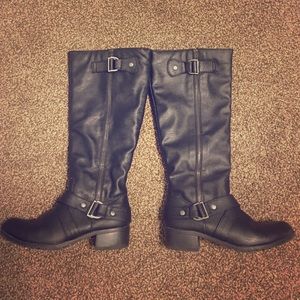 Biker slip on boots!