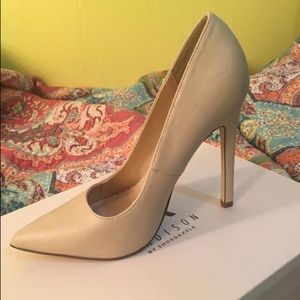 Nude Pumps✨