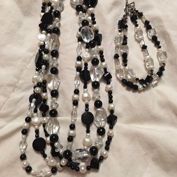 Black and white beaded necklace and bracelet set