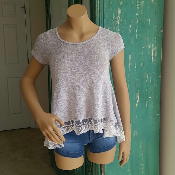 Tops - Beautiful lace hem top