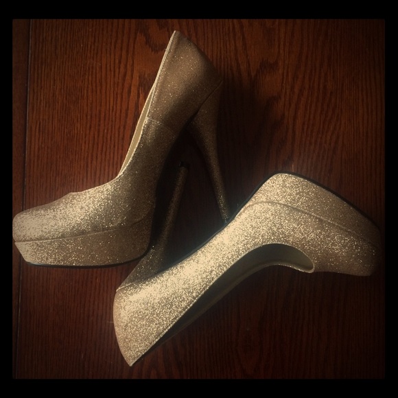 Gold Sparkly Platform Pumps